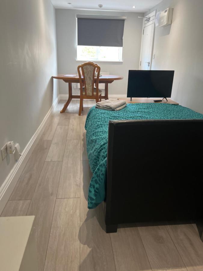 Wisdom Care: The Orpington Cutie Hotel Ngoại thất bức ảnh